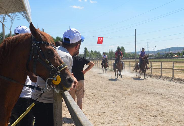 Kütahya’da 3. Geleneksel Rahvan At Yarışları yapıldı G4