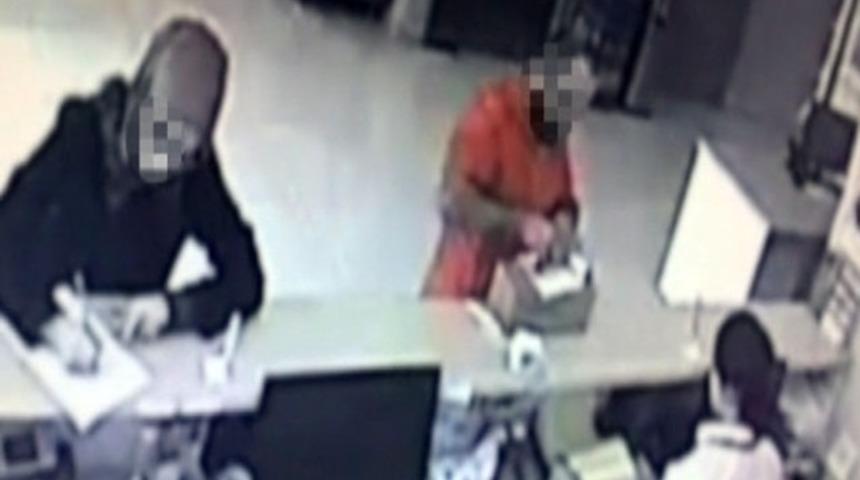 Sahte kargo ile dolandırıcılık kameraya yakalandı