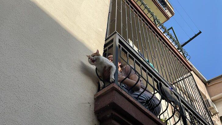 İzmir'de çıkan ev yangınında vücudunda yanıklar oluşan kadın tedavi altına alındı G5