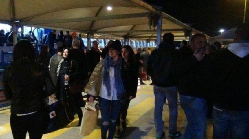 Deniz otobüsü fırtınaya yakalandı