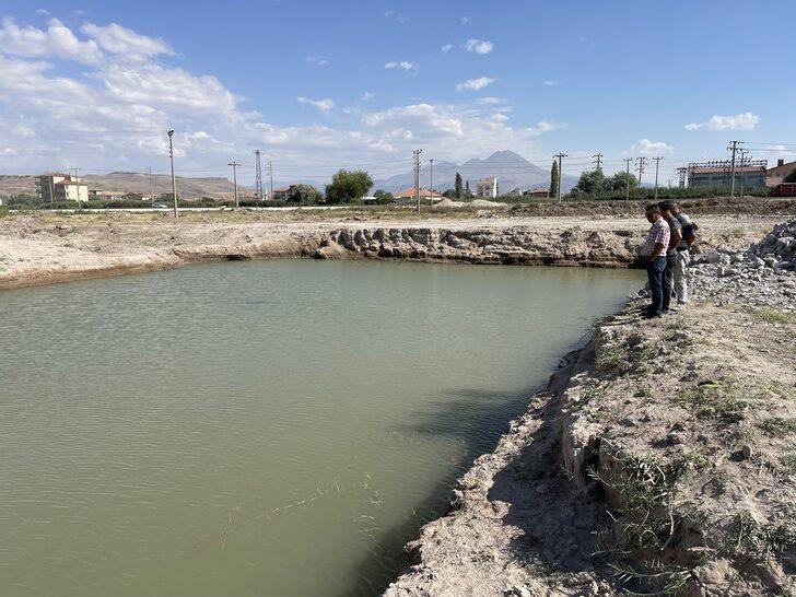 Aksaray'da inşaat temelinde biriken suya giren çocuğu dalgıçlar kurtardı G1