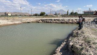 Aksaray'da inşaat temelinde biriken suya giren çocuğu dalgıçlar kurtardı