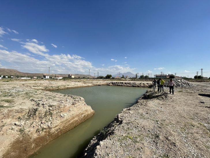 Aksaray'da inşaat temelinde biriken suya giren çocuğu dalgıçlar kurtardı G3