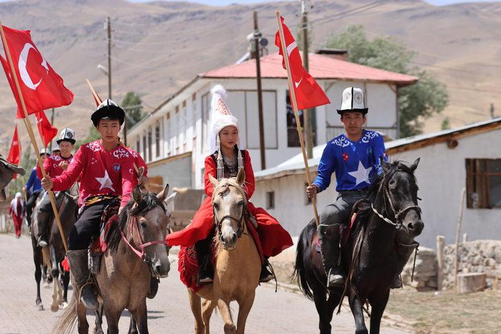 Van'da yaşayan Kırgız Türkleri "40. Yıl Kültür Şenliği" düzenledi G4