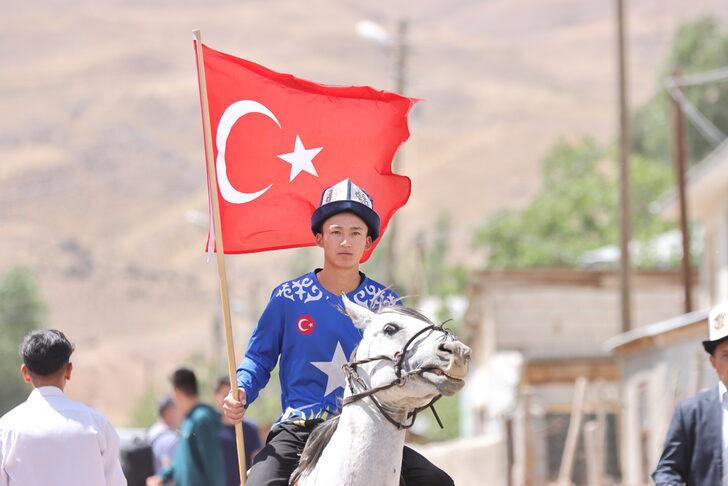 Van'da yaşayan Kırgız Türkleri "40. Yıl Kültür Şenliği" düzenledi G5