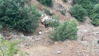 Adana'da uçuruma yuvarlanan otomobildeki 2 kişi yaralandı