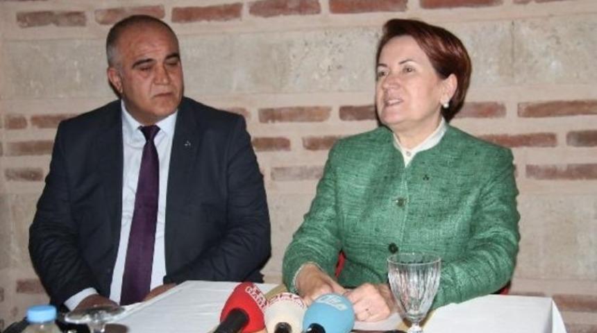 Akşener: Başbakan'ın bertaraf edilmesinin nezaketle alakası yok