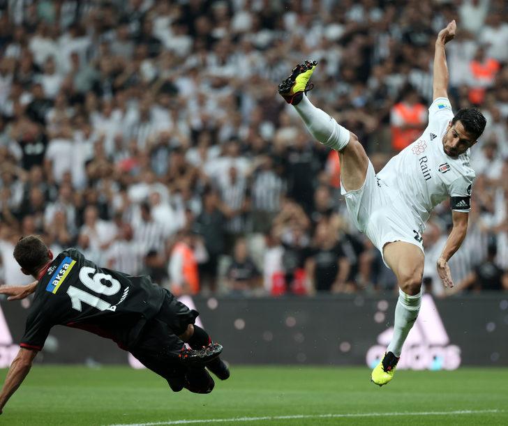 Son dakika: Beşiktaş - Karagümrük maçına damga vuran pozisyonlar! Wout Weghorst, Jackson Muleka ve Salih Uçan'ın 21 dakikada çektiği 3 şut direkten döndü... G4