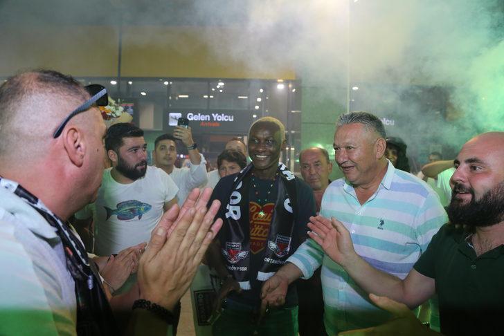 İbrahim Yattara, Ortaköyspor ile transfer görüşmeleri için Muğla'ya geldi G3