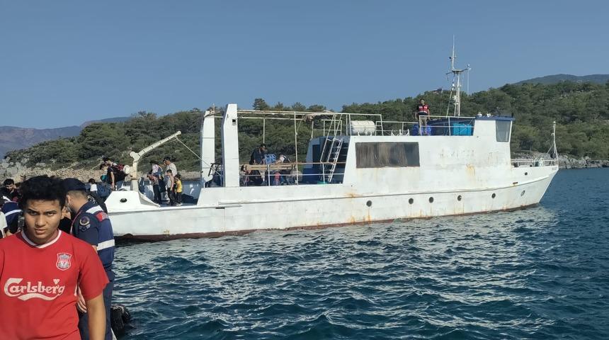 Muğla açıklarında 120 düzensiz göçmen yakalandı
