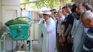 Manisa'da trafik kazasında ölen anne ve oğlunun cenazeleri defnedildi