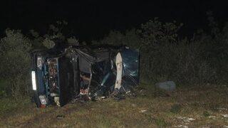 Otomobil şarampole yuvarlandı: 1 ölü, 2 yaralı