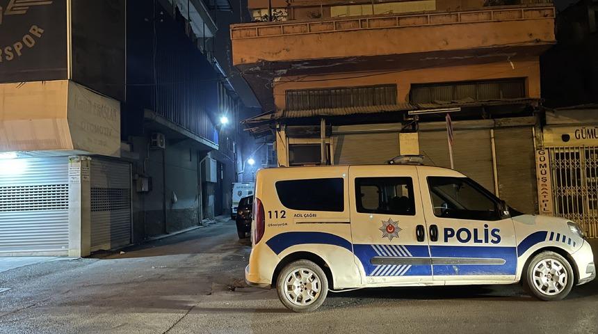 Adana'da bir kişi silahla yaralandı