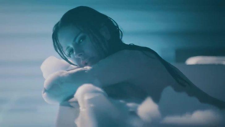 Simge'nin seksi klibi engellenmeye çalışıldı! 100 erkek arasından seçmişti  G5