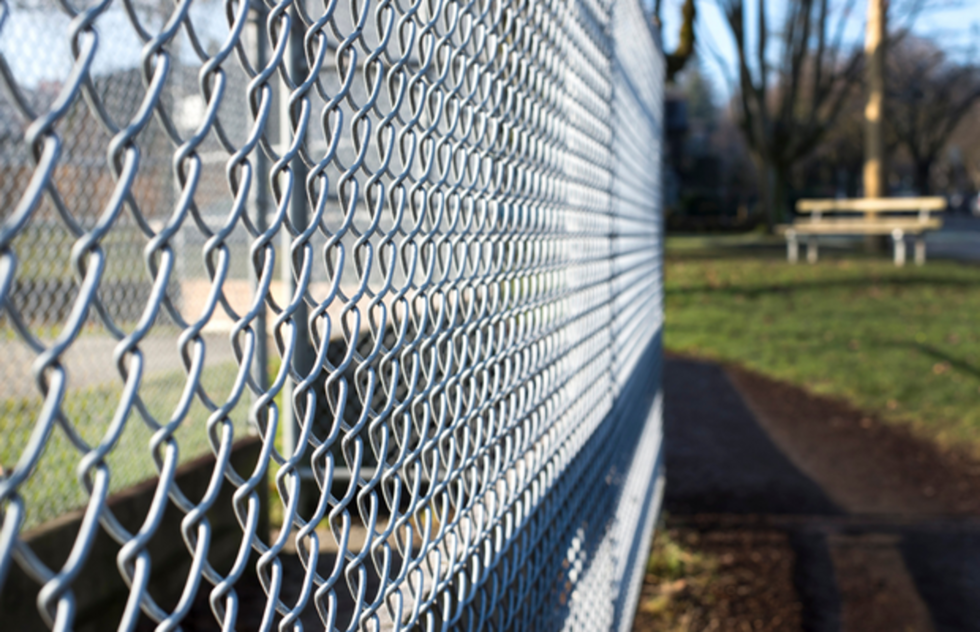 İster bahçenize ister başka yere çekebileceğiniz dayanıklı ve en ucuz tel çitler