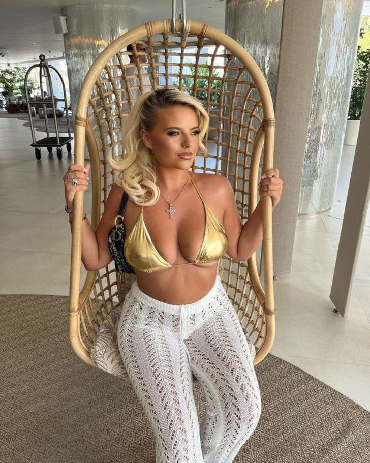 Sosyal medya fenomeni Apollonia Llewellyn sosyal medyada olay oldu! Metalik rengi bikinisiyle poz verdi G2