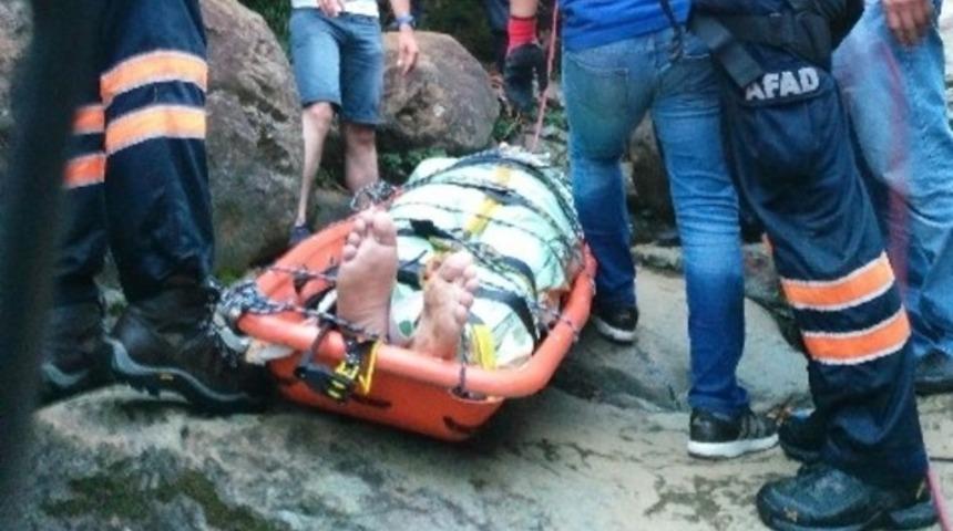 Turistik şelalede can pazarı