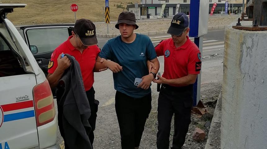 Erciyes Dağı'na tırmanırken düşerek yaralanan dağcıyı JAK timi kurtardı