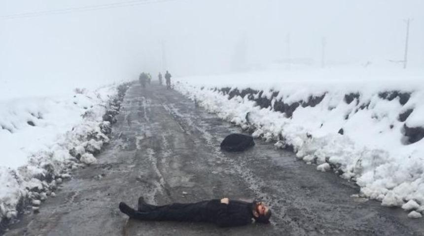 Diyarbakır Çınar'da 2 kişinin yol ortasında cesetleri bulundu