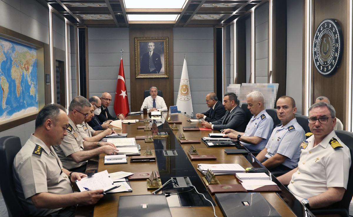 Milli Savunma Bakanı Akar'dan "tahıl koridoru" ve "ter&ouml;rle m&uuml;cadele" a&ccedil;ıklaması: