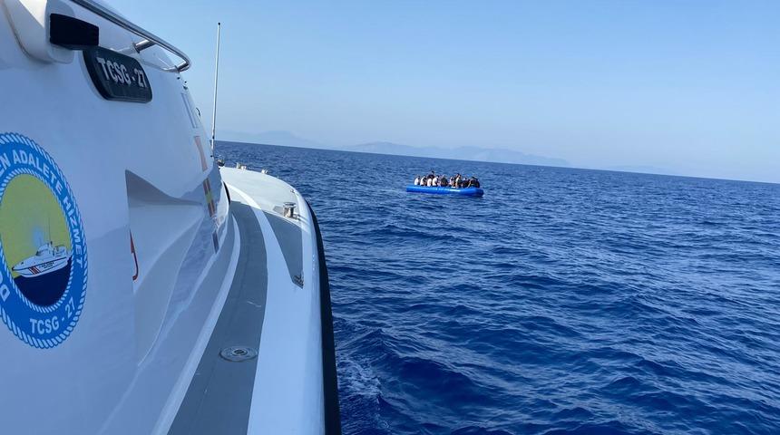 Muğla açıklarında 43 düzensiz göçmen kurtarıldı