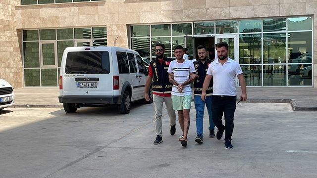 Antalya'da evdeki kasadan para ve ziynet eşyası çalan 5 kişi yakalandı