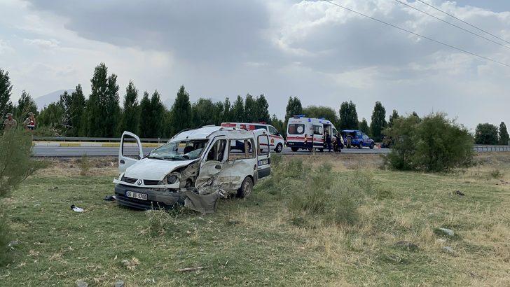Erzincan'da hafif ticari araç ile cip çarpıştı, 7 kişi yaralandı G1