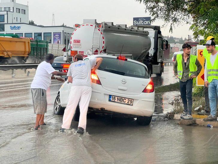 Bursa'da sağanak hayatı olumsuz etkiledi G4