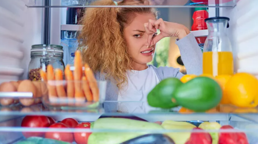 Buzdolabından gelen k&ouml;t&uuml; kokulara son: Mutlaka deneyin! Buzdolabı kokusu nasıl giderilir?
