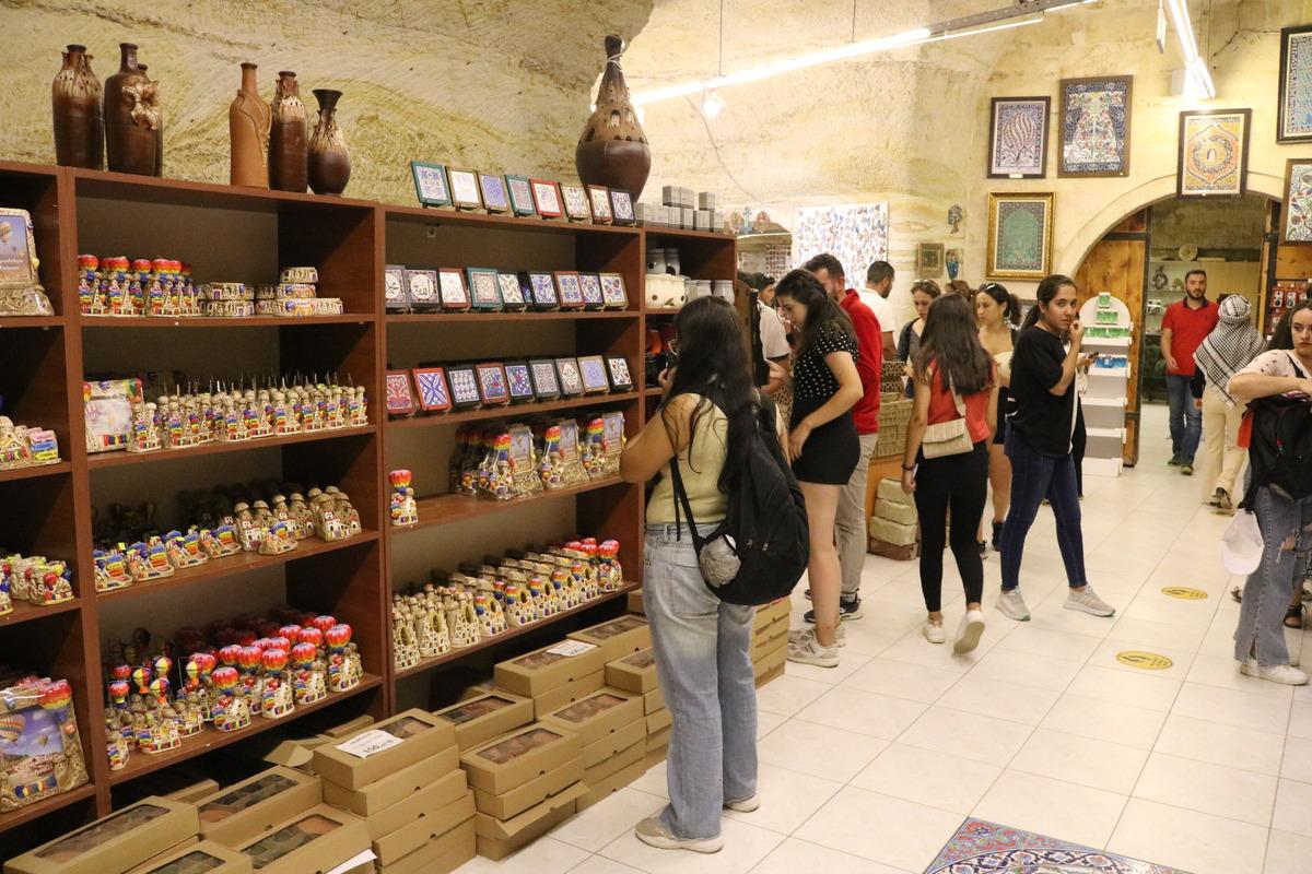 Farklı illerden Nevşehir'e gelen gen&ccedil;ler m&uuml;zeleri gezdi