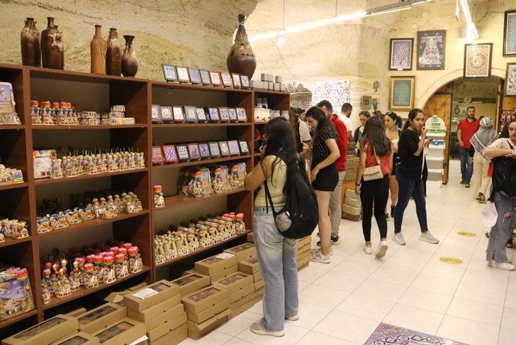 Farklı illerden Nevşehir'e gelen gençler müzeleri gezdi G1