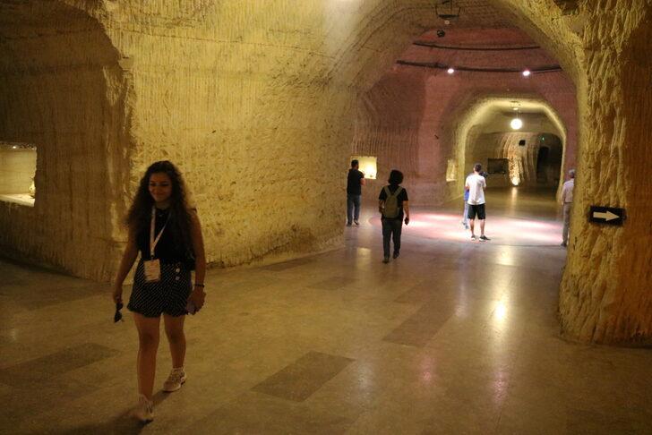 Farklı illerden Nevşehir'e gelen gençler müzeleri gezdi G3