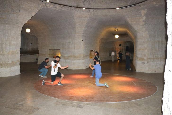 Farklı illerden Nevşehir'e gelen gençler müzeleri gezdi G4