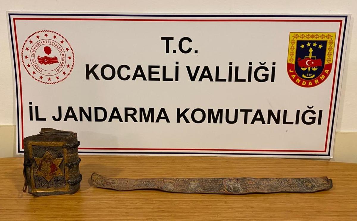 Kocaeli'de tarihi eser olduğu değerlendirilen deri kemer ve kitap ele ge&ccedil;irildi
