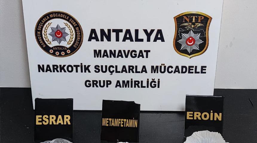 Antalya'da uyuşturucu operasyonunda yakalanan 2 zanlı tutuklandı