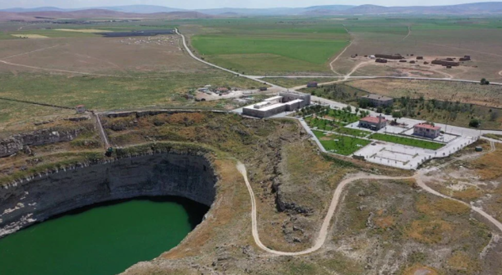 Konya’da restore edilen Obruk Gölü manzaralı 800 yıllık han ziyarete açılıyor! Obruk Hanı meraklısını bekliyor G4