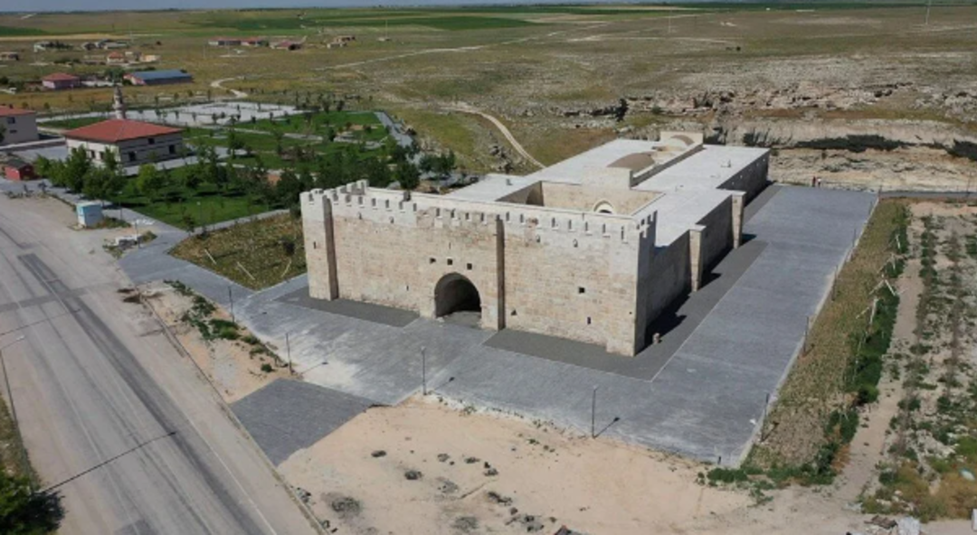 Konya&rsquo;da restore edilen Obruk G&ouml;l&uuml; manzaralı 800 yıllık han ziyarete a&ccedil;ılıyor! Obruk Hanı meraklısını bekliyor