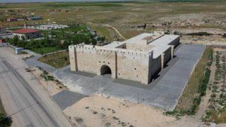 Konya’da restore edilen Obruk Gölü manzaralı 800 yıllık han ziyarete açılıyor! Obruk Hanı meraklısını bekliyor