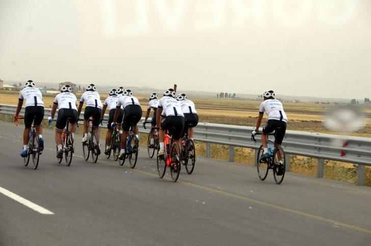 Malazgirt Zaferi için Kocaeli'den Muş'a kadar pedal çevirdiler G3