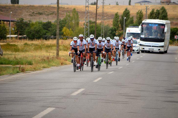 Malazgirt Zaferi için Kocaeli'den Muş'a kadar pedal çevirdiler G5