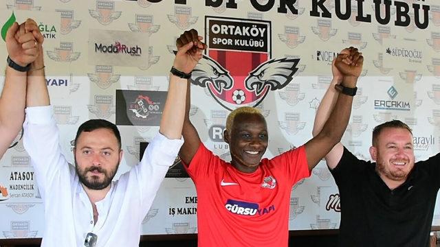 42 yaşındaki İbrahima Yattara, futbola geri döndü! 1 yıllık sözleşme...