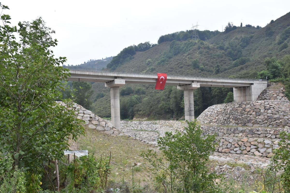 İ&ccedil;işleri Bakanı Soylu, Giresun'daki selde &ouml;lenler i&ccedil;in d&uuml;zenlenen anma etkinliğine telefonla katıldı: