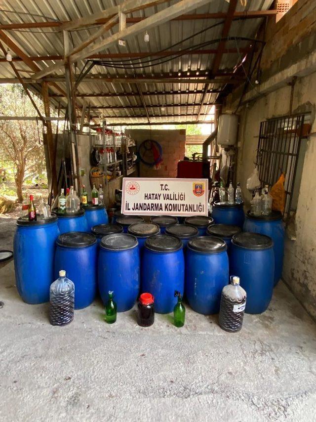 Hatay'da 4 bin 365 litre sahte içki ele geçirildi