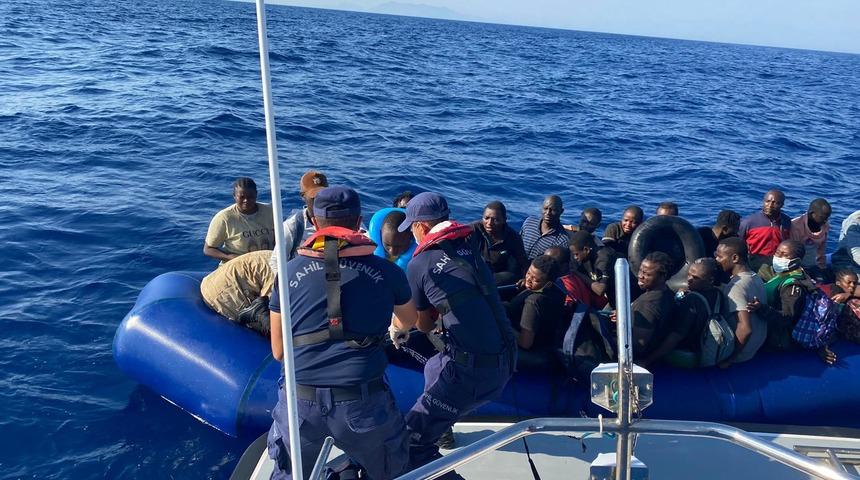 Fethiye açıklarında 35 düzensiz göçmen kurtarıldı