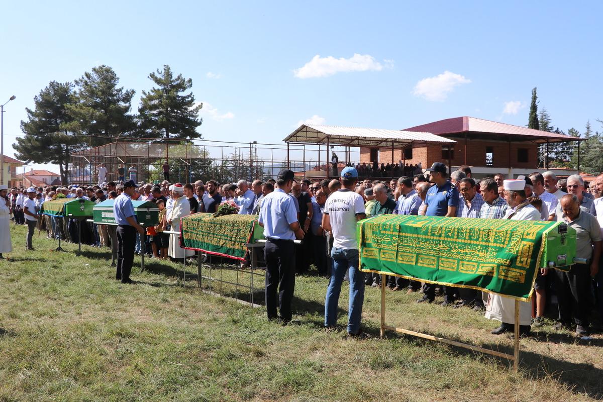 Muğla'daki trafik kazasında hayatını kaybeden 4 kişinin cenazesi defnedildi