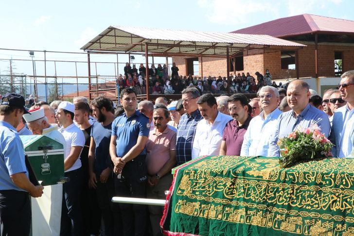 Muğla'daki trafik kazasında hayatını kaybeden 4 kişinin cenazesi defnedildi G3