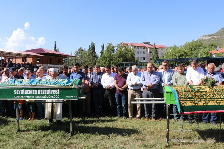 Muğla'daki trafik kazasında hayatını kaybeden 4 kişinin cenazesi defnedildi G4