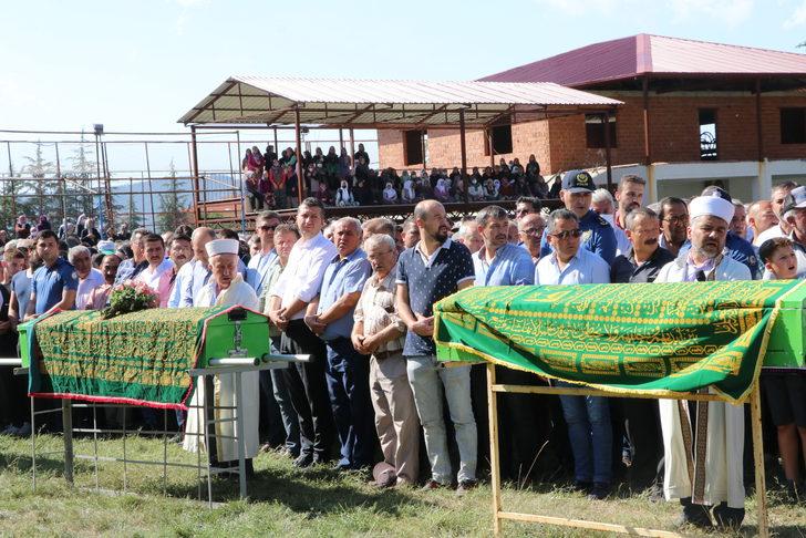 Muğla'daki trafik kazasında hayatını kaybeden 4 kişinin cenazesi defnedildi G5