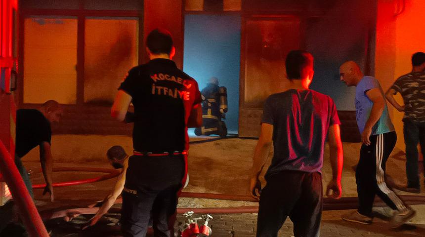 Evlenmek isteyen babasıyla tartıştı, garajı yaktı! Olay yerine gelen itfaiye de kaza yaptı