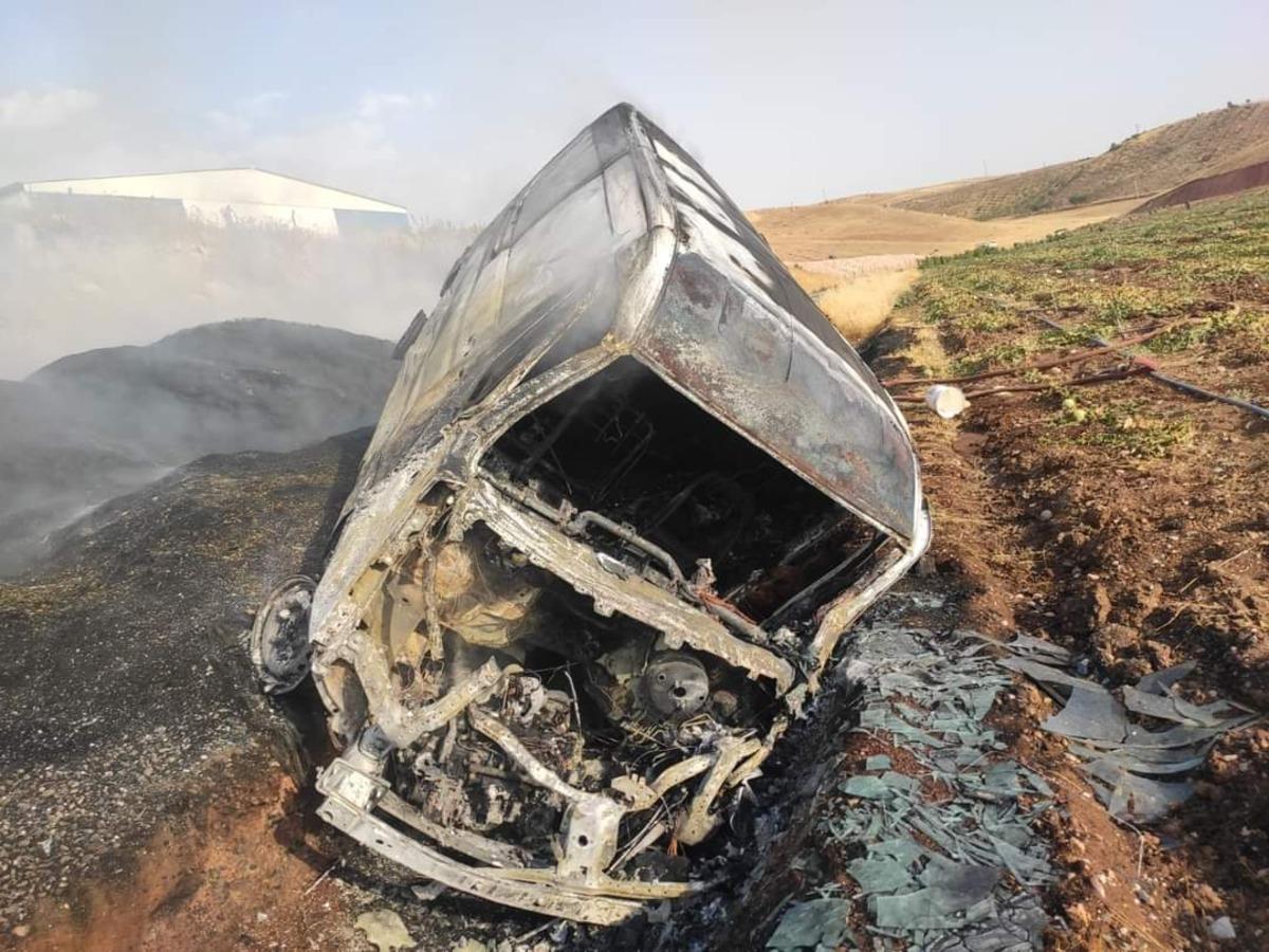 Siirt'te seyir halindeki minib&uuml;s alev aldı